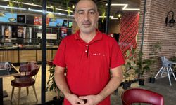Elazığ'da döner ustası, boğazına ekmek parçası takılan müşterisini Heimlich manevrasıyla kurtardı