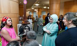 Emine Erdoğan, Gürcistan Cumhurbaşkanı Kavelashvili'nin eşiyle Millet Kütüphanesi'ni ziyaret etti