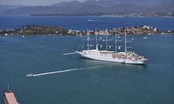 En büyük yelkenli yolcu gemilerinden 'Club Med 2' Fethiye Körfezi'ne demirledi