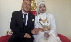 Endonezya'dan Hakkari'ye gelin geldi