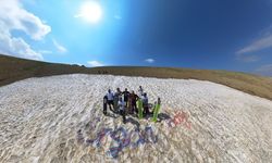 Erzincan'da ağustosta karda kayak ve snowboard yaptılar