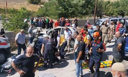 Erzincan'da bahçe duvarına çarpan otomobildeki 1 kişi öldü, 3 kişi yaralandı