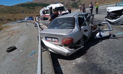 Erzincan'da iki otomobil çarpıştı, 3 kişi ölü, 6 kişi yaralandı