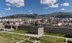 Erzurum'daki Kale Mescidi asırlardır ayakta duruyor