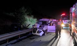 Eyüpsultan'da otomobil ile hafif ticari aracın çarpıştığı kazada 2 kişi yaralandı