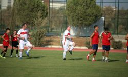 Gençlik ve Spor Bakanı Osman Aşkın Bak, Aydın'da gösteri maçında forma giydi