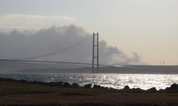 GÜNCELLEME 3 - Çanakkale Gelibolu'da ormanlık alanda çıkan yangına müdahale ediliyor