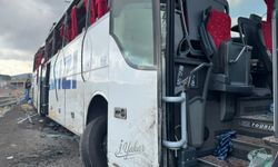 GÜNCELLEME 3 - Kuzey Marmara Otoyolu'nda yolcu otobüsü bariyerlere çarptı, 4 kişi öldü, 26 kişi yaralandı