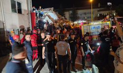 GÜNCELLEME - Balıkesir'deki depremde yıkılan binadan 1 kişi daha kurtarıldı