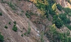 GÜNCELLEME - Sivas'ta fındık işçilerini taşıyan minibüs uçuruma yuvarlandı, 4 kişi öldü, 18 kişi yaralandı