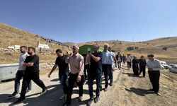 Hakkari'deki trafik kazasında ölen aynı aileden 5 kişinin cenazeleri toprağa verildi