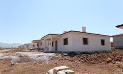 Hatay Kırıkhan'da kırsal deprem konutlarının yapımı sürüyor