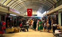 Hatay'da tarihi Uzun Çarşı esnafı geçici prefabrik dükkanlarında faaliyete başladı