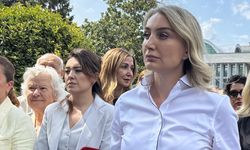 İBB'ye yönelik yolsuzluk soruşturmalarında tutuklananların yakınlarından basın açıklaması