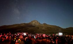 İç Anadolu'nun zirvesi Erciyes'te meteor yağmuru izlendi