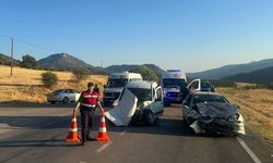 Isparta'da 2 otomobilin çarpıştığı kazada 1 kişi öldü, 9 kişi yaralandı