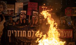İsrailliler, Gazze kentini işgal kararına karşı esir takası anlaşması talebiyle protesto düzenledi