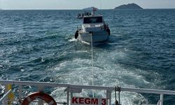 İstanbul Boğazı'nda makine arızası nedeniyle sürüklenen tekne kurtarıldı