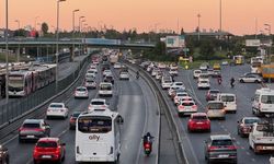 İstanbul'da akşam saatlerinde trafik yoğunluğu yaşanıyor