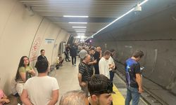 İstanbul'da M3 Bakırköy-Kayaşehir Metro Hattı'nda teknik arıza nedeniyle yoğunluk oluştu