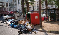 İzmir Karşıyaka'da çöplerin toplanmaması tepkilere neden oluyor