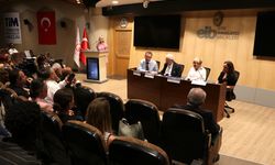 İzmir'de uluslararası öğrencilere 'ticaret elçiliği' eğitimi verildi