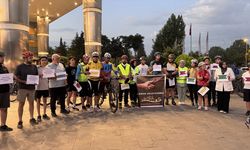Kadınlar orman yangınlarına dikkati çekmek için pedal çevirdi