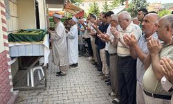 Karabük'te yangın çıkan evde cesedi bulunan kadın toprağa verildi