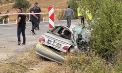 Kastamonu'da hafriyat kamyonu ile çarpışan otomobildeki çocuk öldü, baba ağır yaralandı