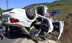 Kocaeli'de duvara çarparak devrilen otomobildeki kadın öldü, eşi yaralandı