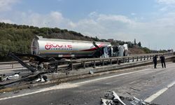 Kocaeli'de kaza yapan tanker D-100 kara yolunda ulaşımı aksattı