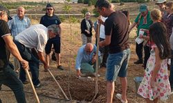 Konya'da ÇEKÜL Kurucu Başkanı Prof. Dr. Metin Sözen adına fidan dikildi