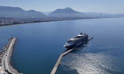 Kruvaziyer "Marella Discovery 2" Alanya Limanı'na demirledi