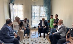 Malatya Valisi Yavuz, kalıcı konutuna yerleşen depremzede aileyi ziyaret etti