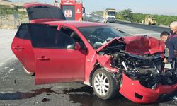 Malatya'da çekiciye bağlı römorka çarpan otomobildeki 5 kişi yaralandı