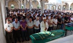 Manisa'da otobüs ile otomobilin çarpıştığı kazada ölen çift defnedildi