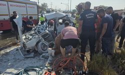 Manisa'da otobüsle otomobilin çarpıştığı kazada karı koca öldü, 1 kişi yaralandı