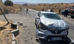 Muş'ta iki otomobilin çarpışması sonucu 8 kişi yaralandı