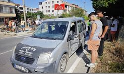 Samsun'da hafif ticari araç ile motosikletin çarpışması sonucu 2 kişi yaralandı