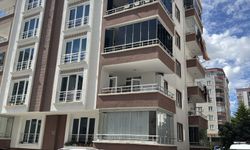 Samsun'da perde takarken 3. kattan düşen genç kız yaralandı