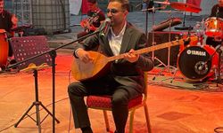 Sanatçı İsmail Altunsaray Malazgirt'te konser verdi