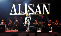 Şarkıcı Alişan, Eskişehir'de konser verdi