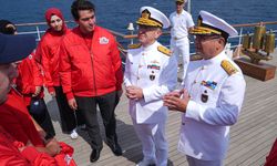 Savarona yatıyla Boğaz'daki geçiş törenine katılacak gençler duygularını AA'ya anlattı