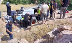 Siirt'te şarampole devrilen hafif ticari araçta 4'ü ağır 7 kişi yaralandı