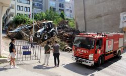 Sinop'ta yıkılma riski bulunan tarihi metruk bina çöktü