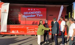 Şırnak'ta 'Geleneksel Oyunlar Tırı' çocuklarla buluştu