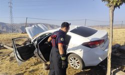 Şırnak'ta şarampole devrilen otomobildeki 3 kişi yaralandı