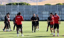 Sivasspor Teknik Direktörü Korkmaz taraftardan zaman istedi: