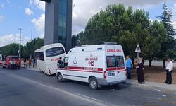 Tekirdağ'da OSB giriş takına çarpan işçi servisindeki 19 kişi yaralandı