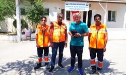 Temizlik işçileri, içinde altın ve para olan çantayı sahibine ulaştırdı